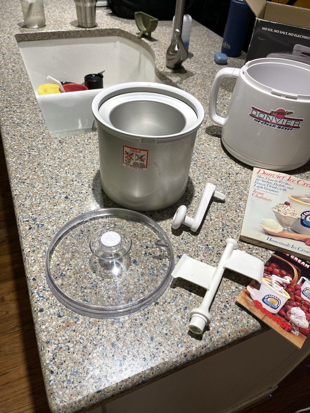 Donvier Ice Cream Maker Chillfast, 1 Pint, Black, Hand Crank White