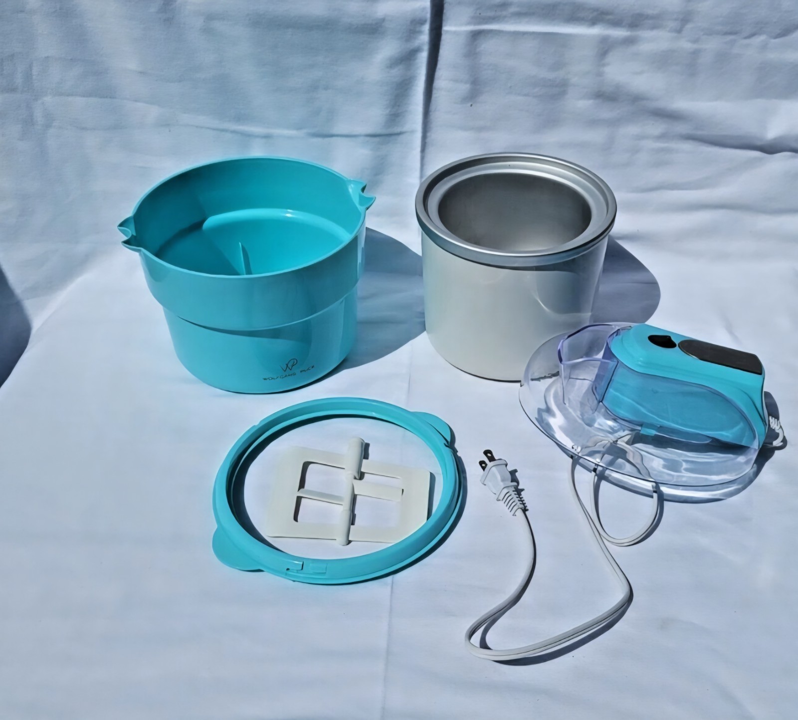 Wolfgang Puck 1.5 Qt Ice Cream Dessert Maker BICM2000 Ice Blue Green. New!