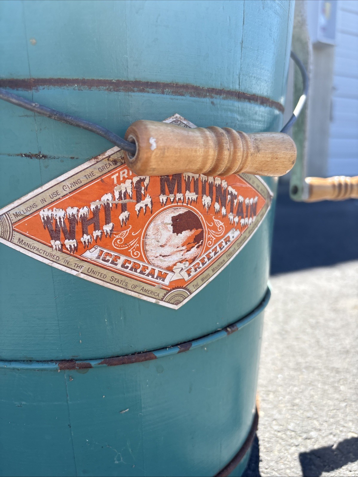 Vintage White Mountain Blue Turquoise Ice Cream Freezer w/ Crank & Handle