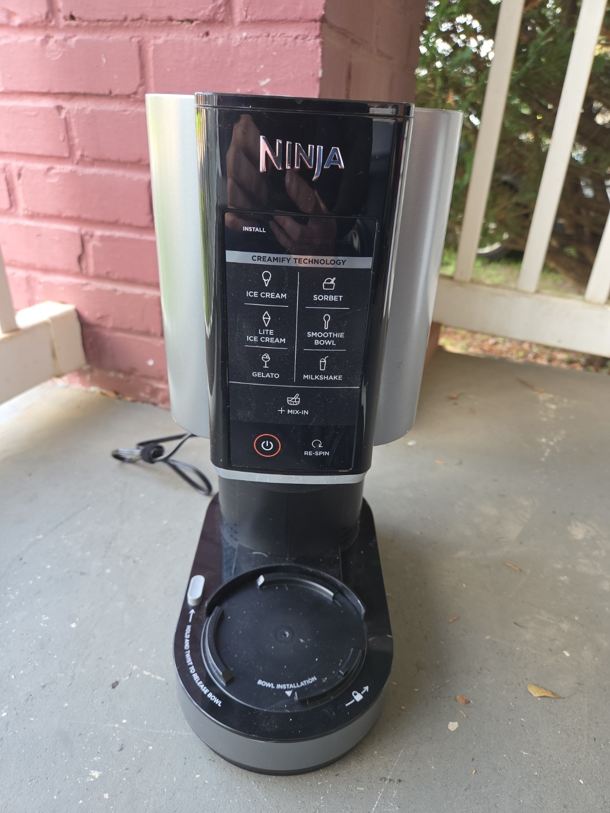 Ninja Creami NC301 Ice Cream Maker 7 IN 1 BASE ONLY POWERS ON
