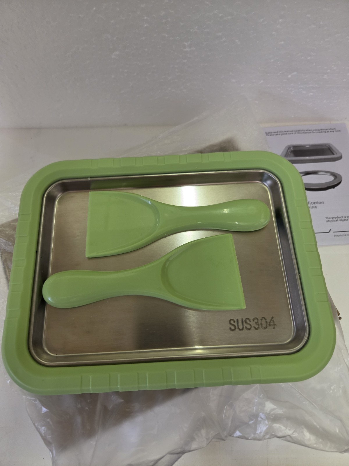 Instant Ice Cream Maker SUS304 Stainless Steel Tray, 2 Green Spatulas, Manual
