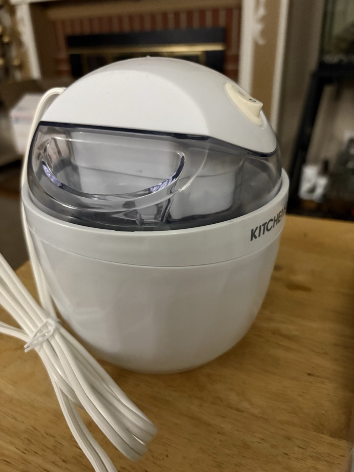 KITCHEN HQ ICE CREAM MAKER 16 oz Size, White, Model BL520 NWOB!