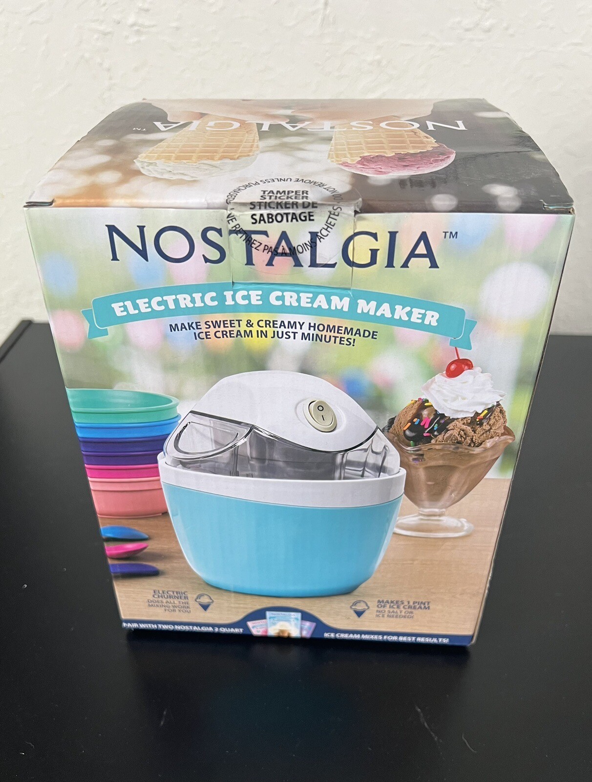 New In Box Nostalgia 1 Pint Electric Ice Cream Maker Model # NGICMWM1BL W/ 1 Mix