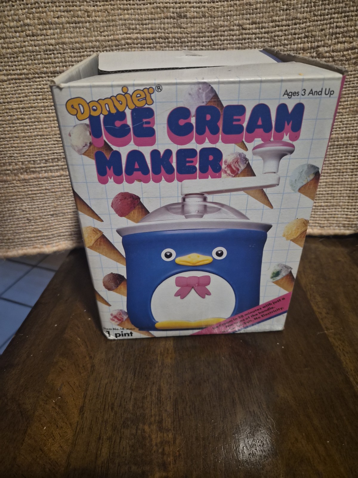 VTG Donvier Chilly Blue Penguin 1 Pint Hand Crank Ice Cream Maker w/ Box