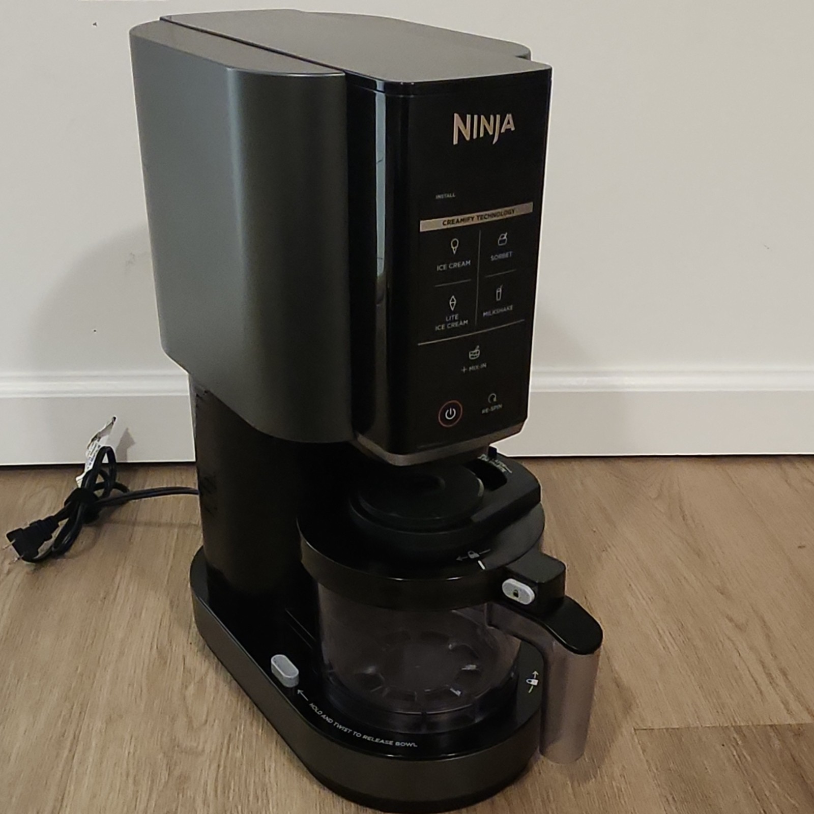 Ninja CREAMI NC300 5 In 1 Frozen Yogurt Machine With 2 Pints and Lids