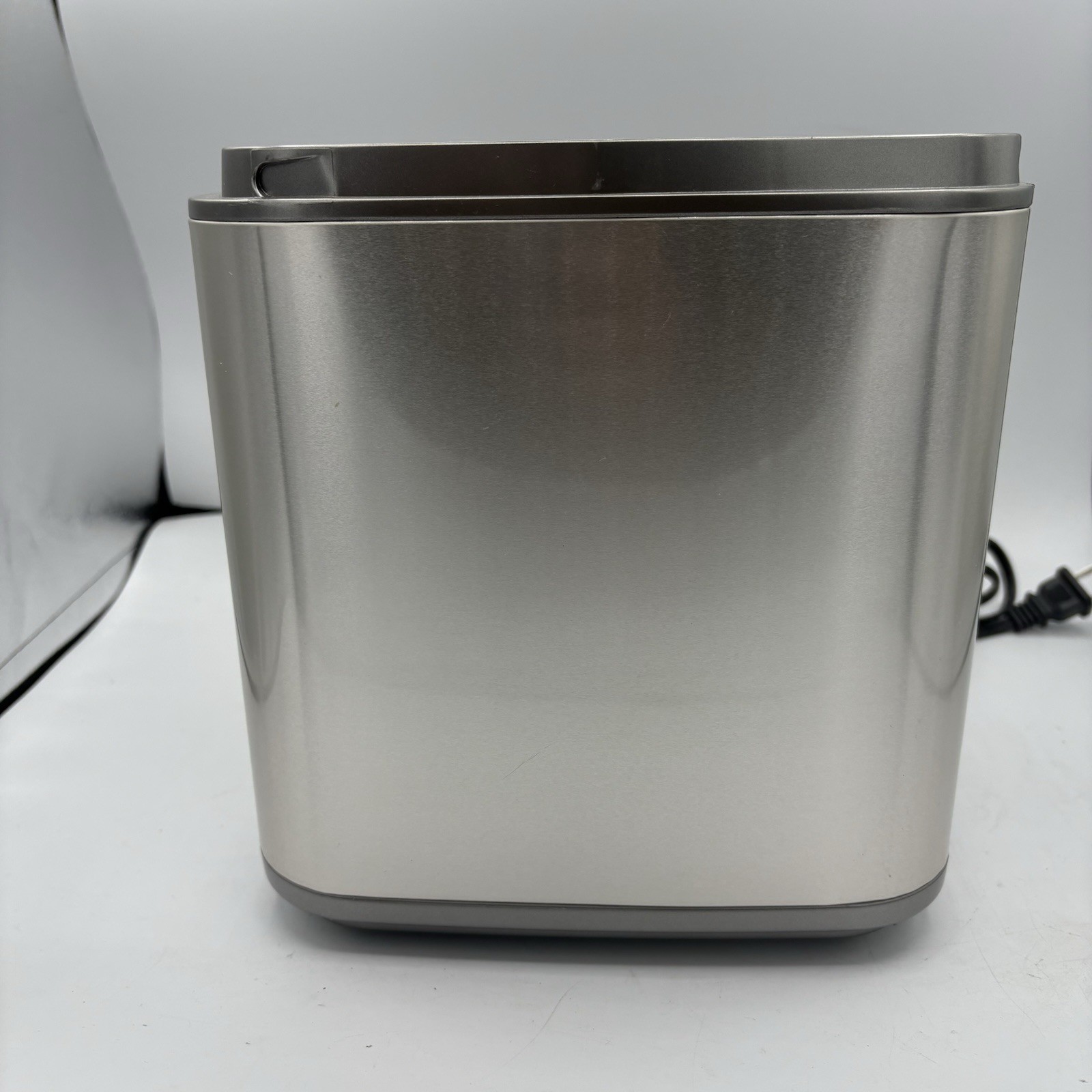 Cuisinart 2 Quart Frozen Yogurt Sorbet Ice Cream Maker ICE-30BC Motor Base Only
