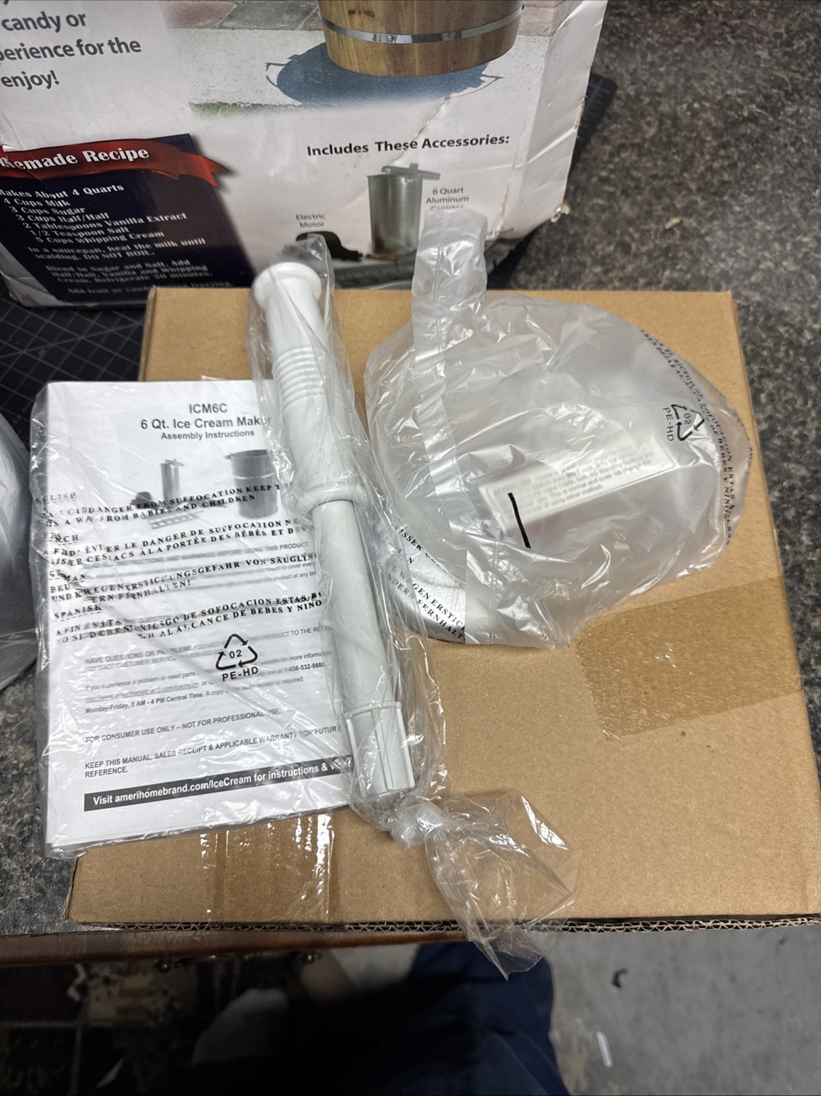 AMERIHOME ICE CREAM MAKER 6 QT Electric/ Hand Comb New (Box Shows Wear)