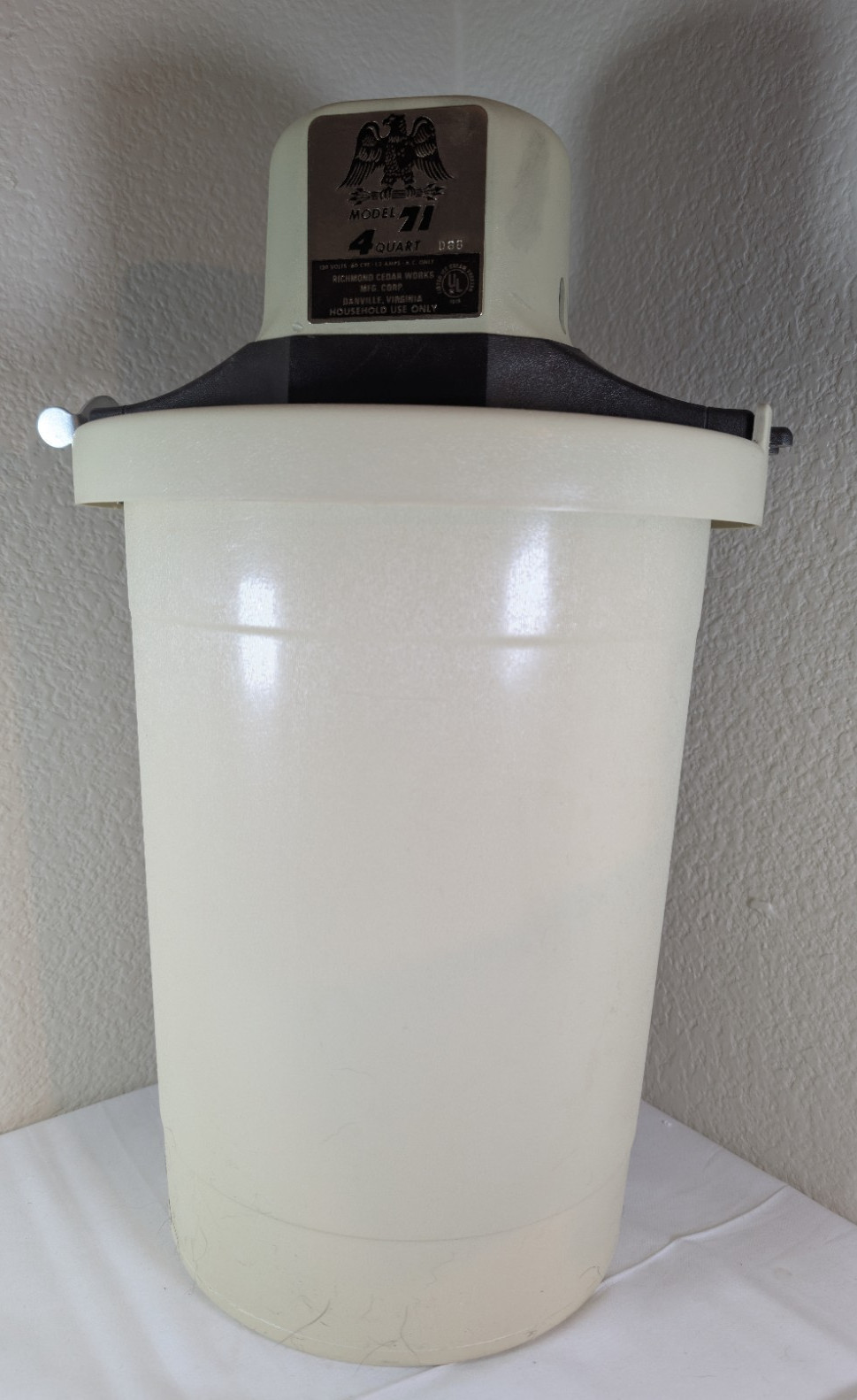 Vintage Richmond Cedar Works Model 71 Made in USA 4qt Electric Ice Cream Freezer