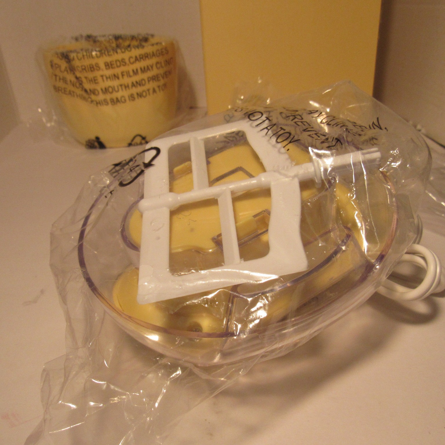 Kitchen HQ (BL520) Yellow One Pint Ice Cream Maker w/Recipe Book & Instructions