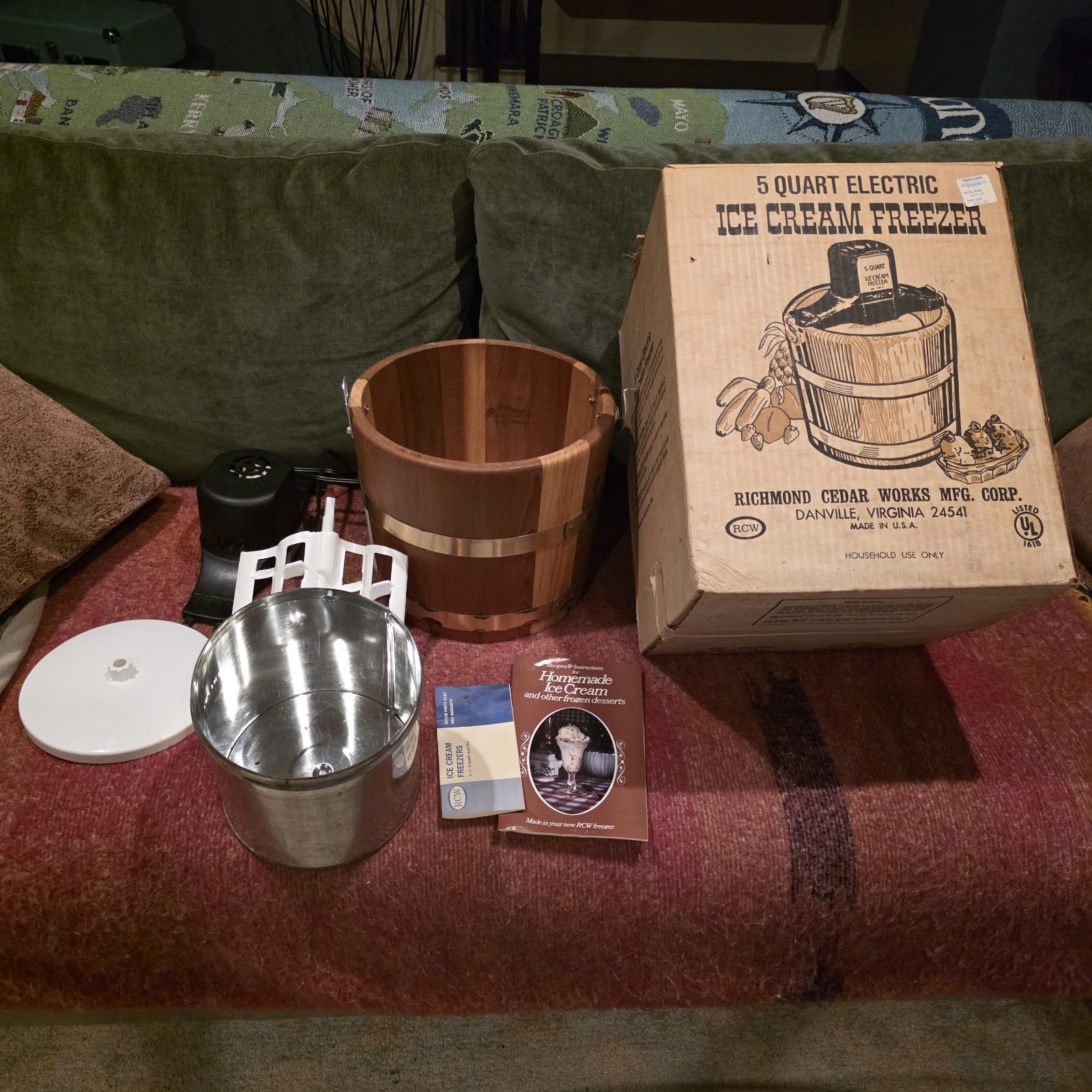 Vintage Richmond Cedar Works 5 Quart Ice Cream Freezer/Maker, Works