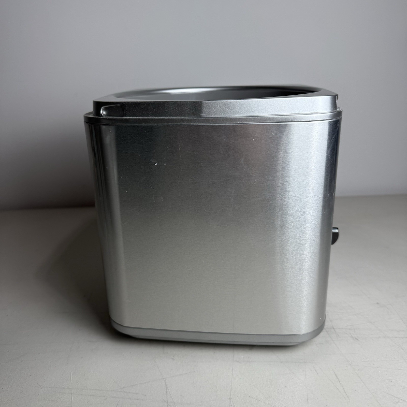 Cuisinart 2 Quart Frozen Yogurt Sorbet Ice Cream Maker ICE-30BC Motor Base Only
