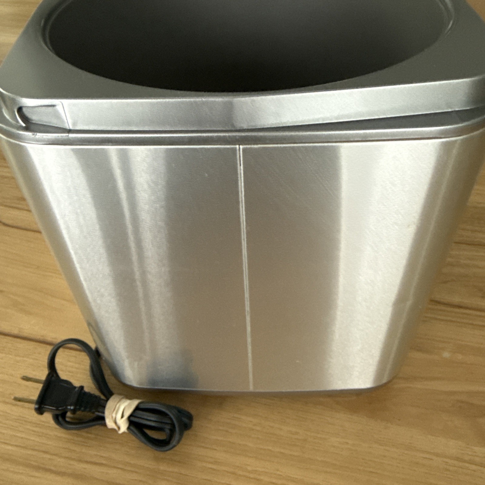 Cuisinart 2 Quart Frozen Yogurt Sorbet Ice Cream Maker ICE-30BC Motor Base Only