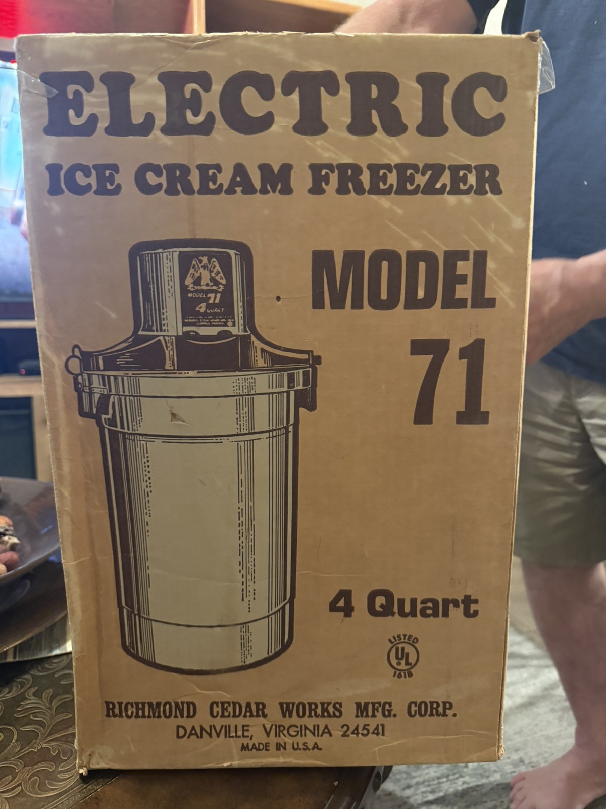 Vintage Richmond Cedar Works 4 Quart Electric Ice Cream Freezer Almond Model 71