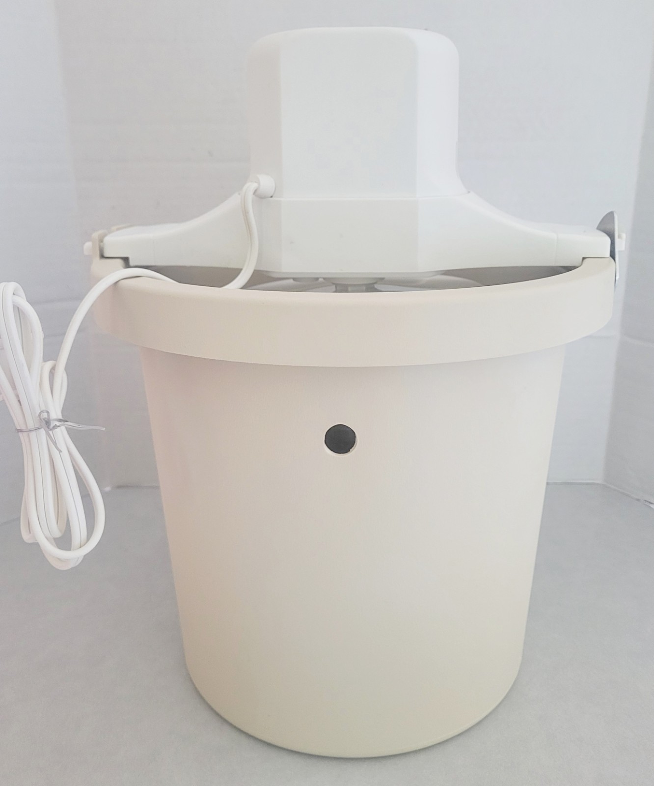 Rival Ice Cream & Yogurt Freezer Maker 8401 USA 4 Quart Electric Vintage