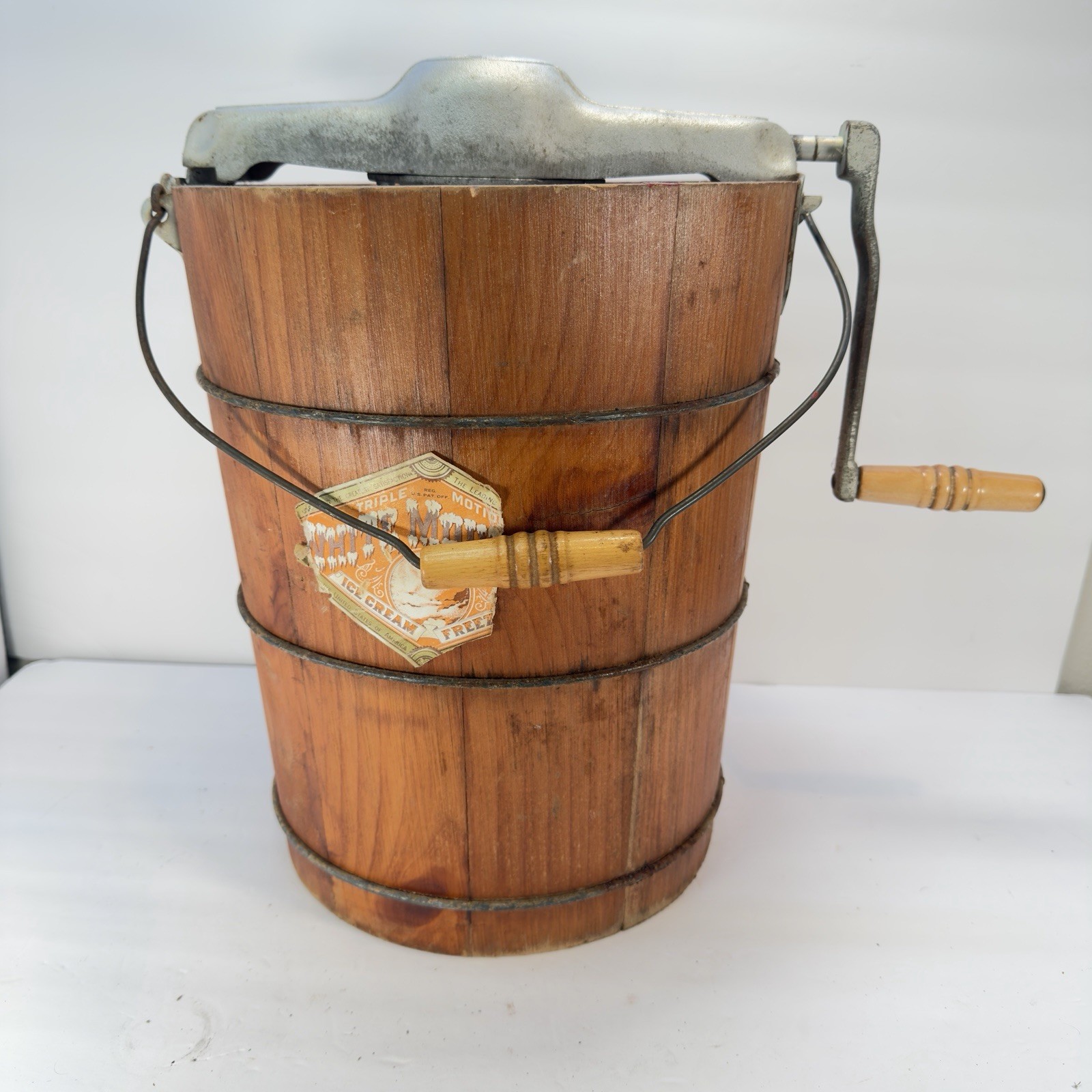 Vintage White Mountain 4 Qt Hand Crank Wooden Barrel Ice Cream Maker