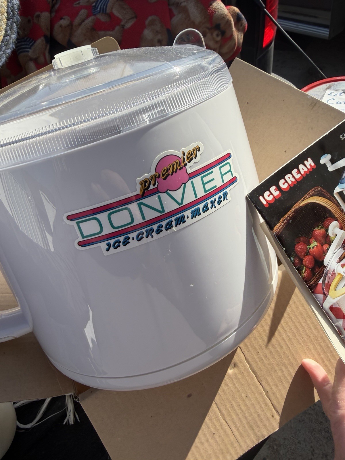 Donvier Manual Hand-Crank 1-Quart Ice Cream Maker – White