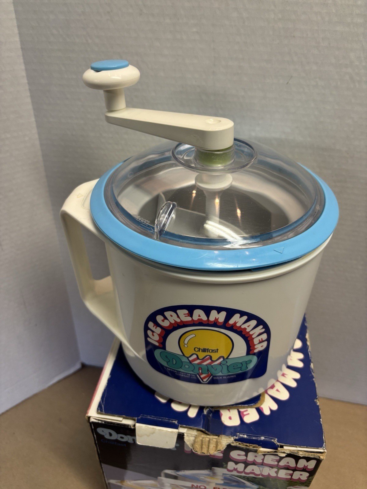 Vintage Donvier Chill-Fast 2 Pint ICE CREAM MAKER – Hand-Cranked (BLUE RIM)