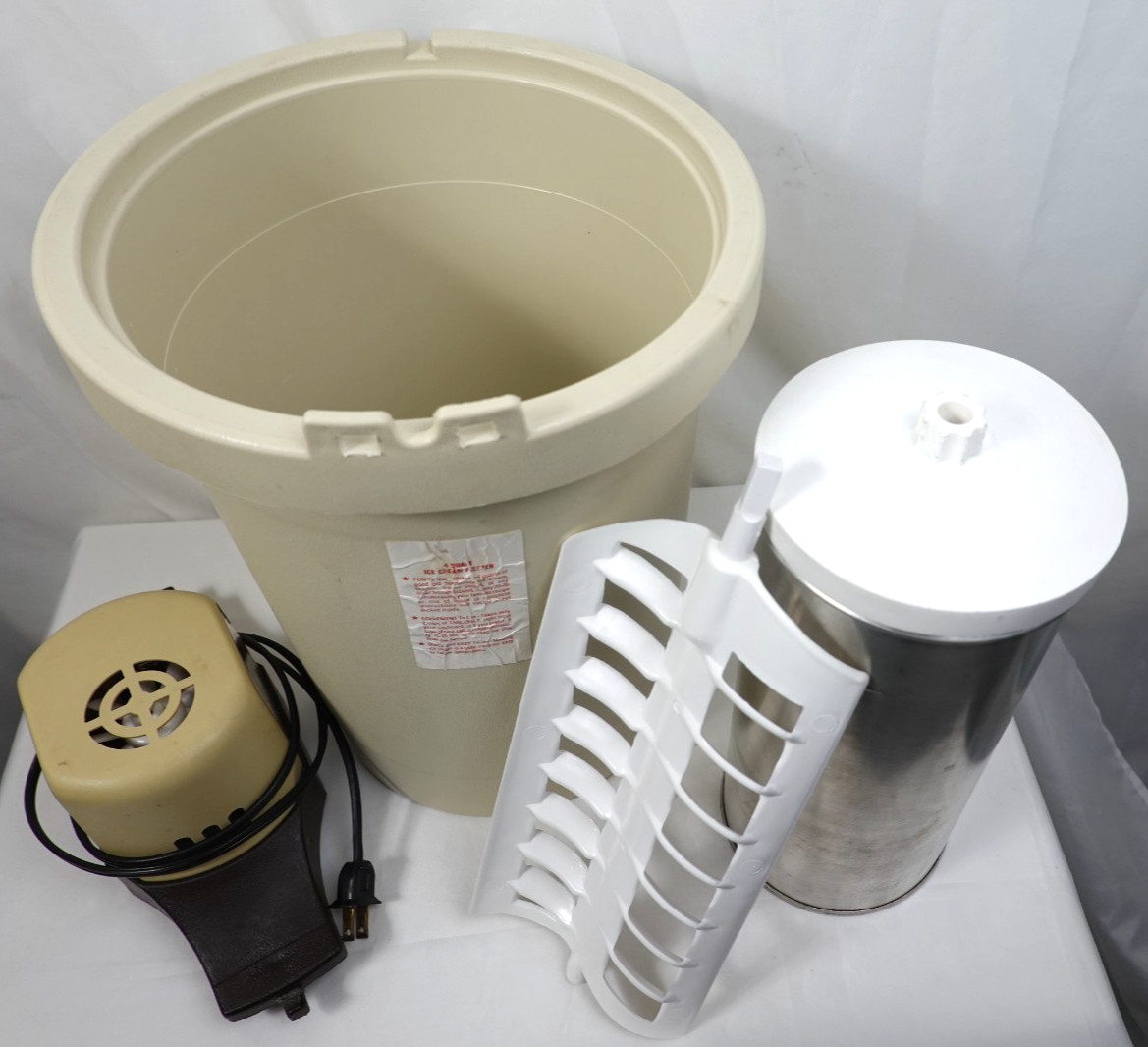 Richmond Cedar Works Elec. Model 71 Ice Cream Maker 4 Quart Working clean