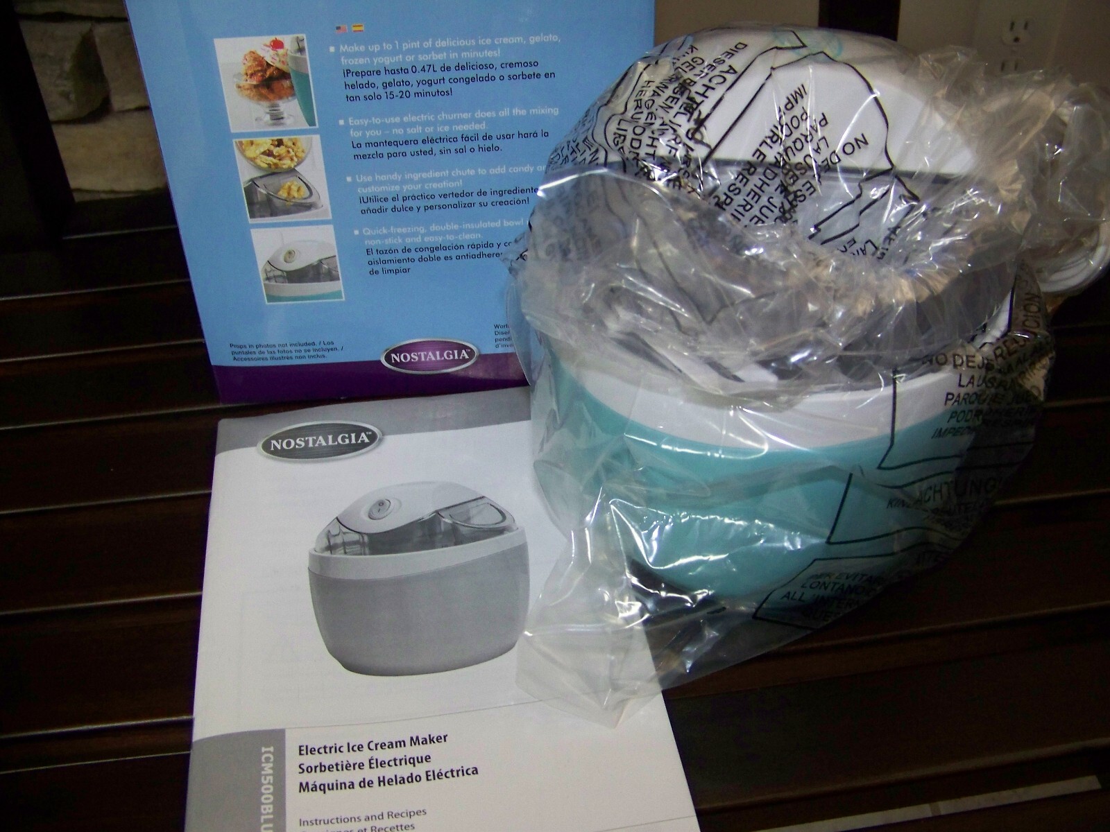 Nostalgia ICM500 Blue 1-Pint Electric Ice Cream Maker Frozen Yogurt Sorbet NIB