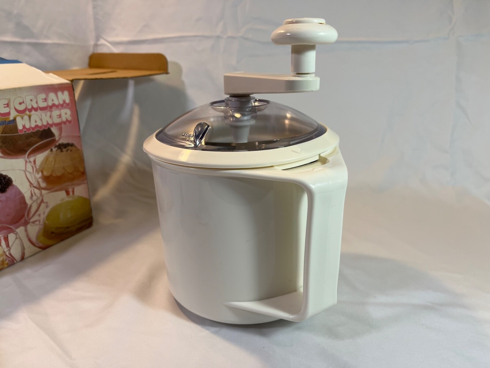 1 Pint Donvier ChillFast Ice Cream Maker WHITE with Original Box Instructions
