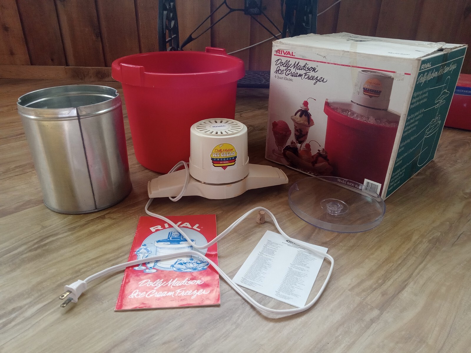 Vintage Rival Dolly Madison Ice Cream Freezer – Red – Model 8400 – TESTED