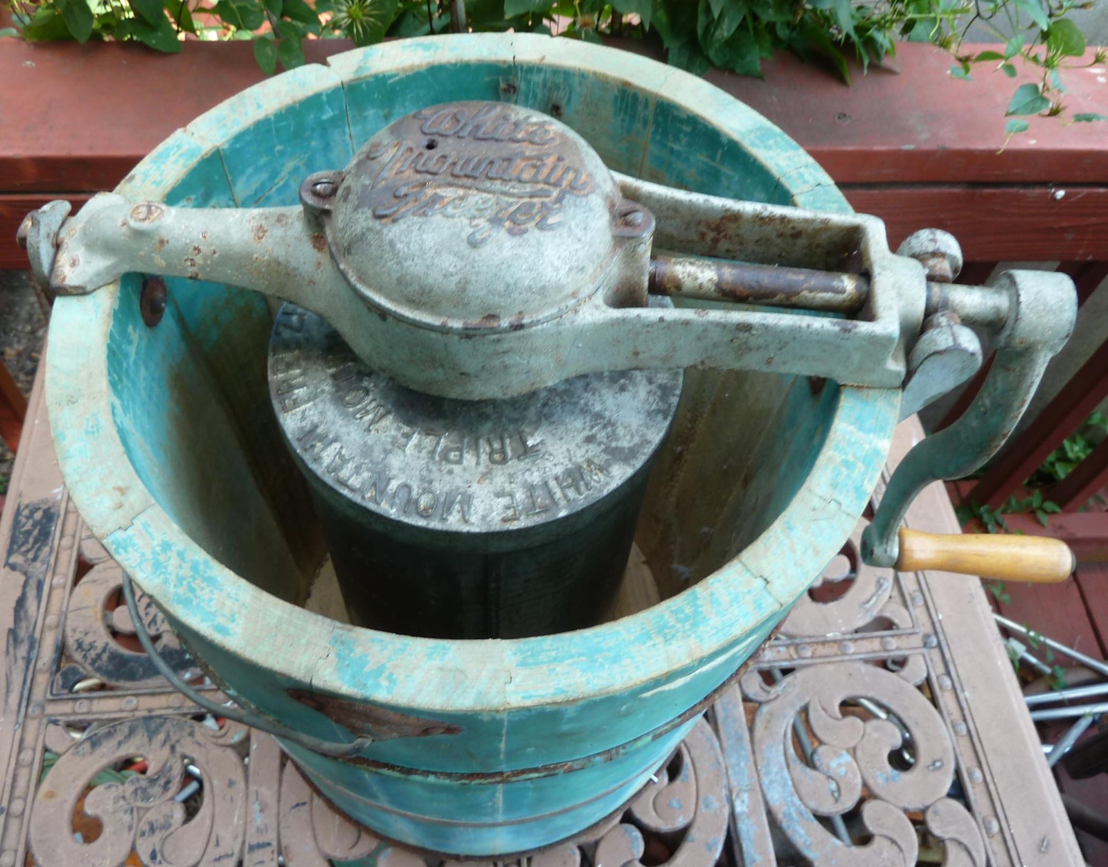 Vintage Ice Cream Freezer by White Mountain Model 1923 Hand Crank 6 Qt