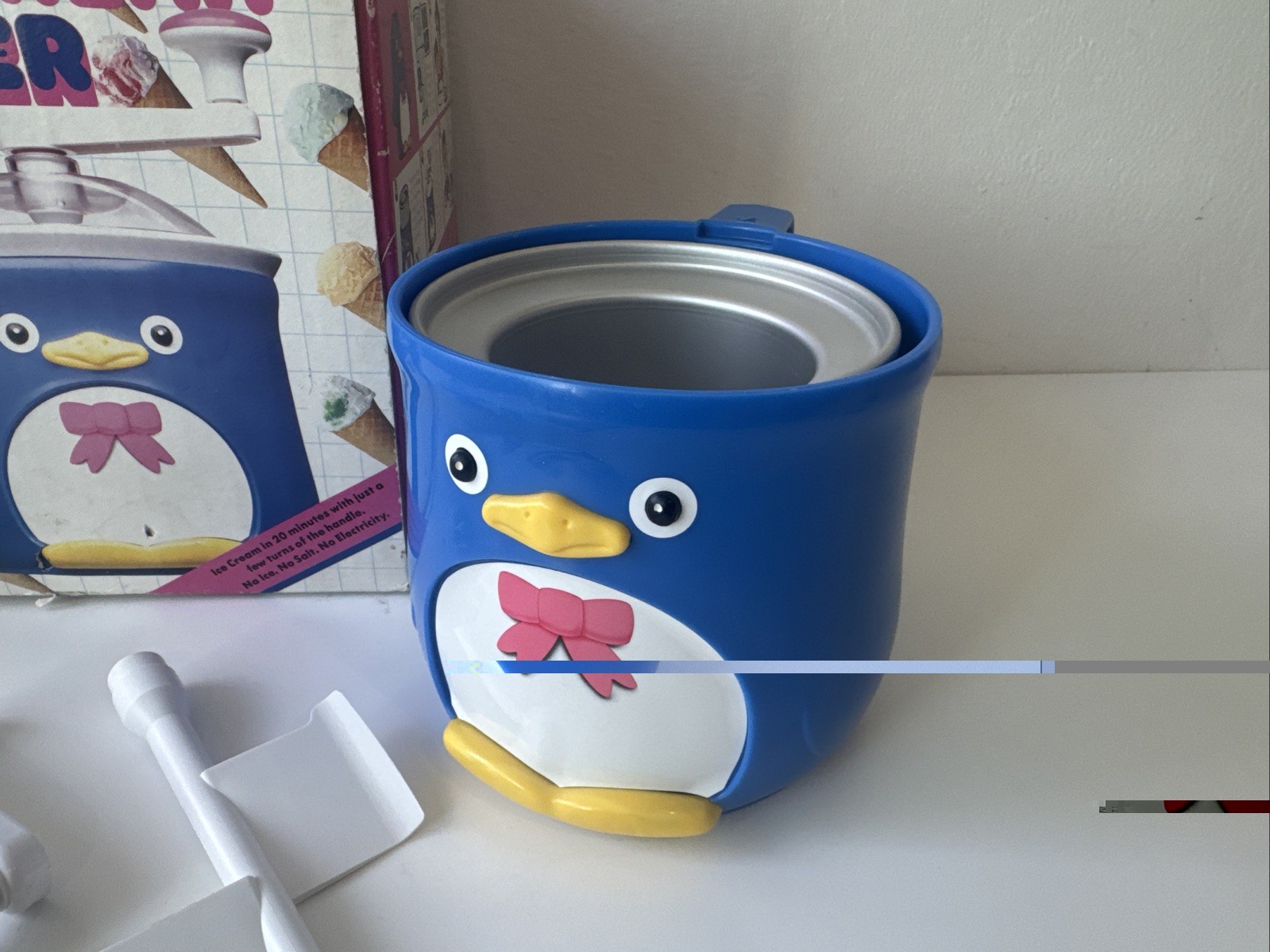 1980s Donvier Chilly the Blue Penguin Manual Hand Crank Ice Cream Maker 1 PINT