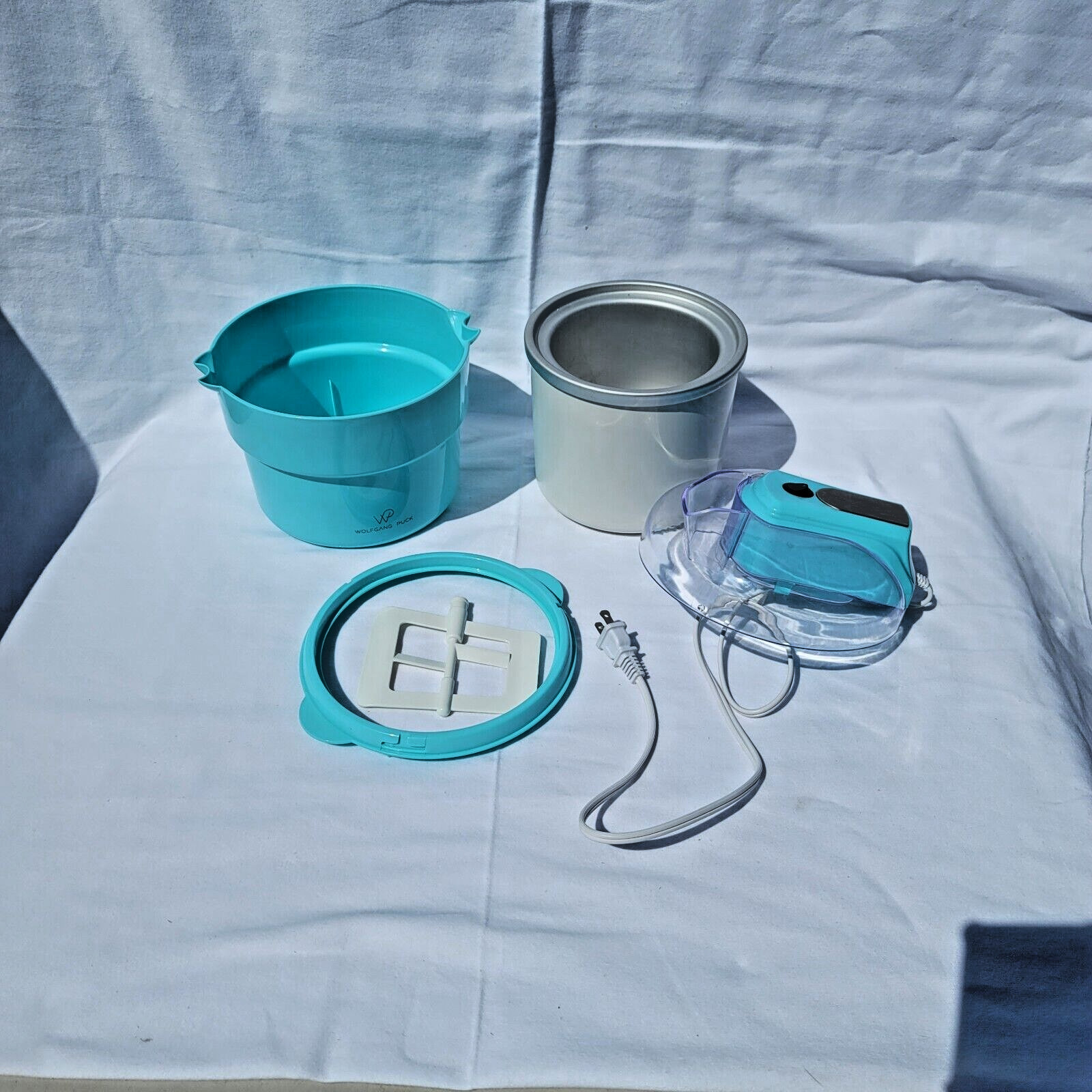 Wolfgang Puck 1.5 Qt Ice Cream Dessert Maker BICM2000 Ice Blue Teal