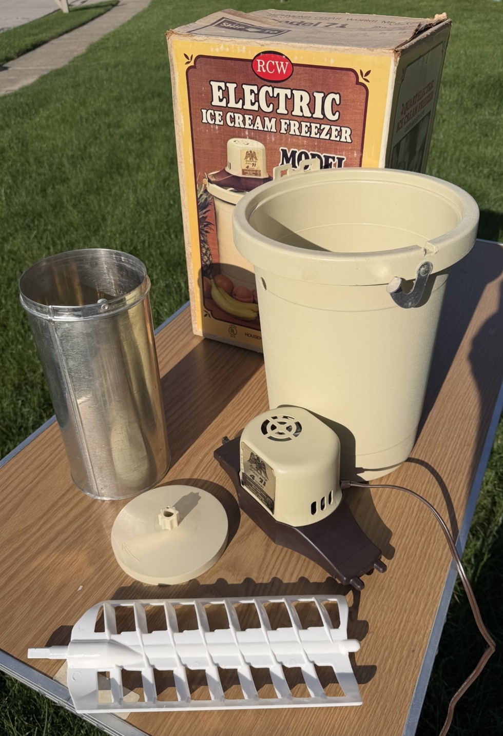 Vintage Richmond Cedar Works RCW Model 71 Ice Cream Maker 4 Quart RCW Box