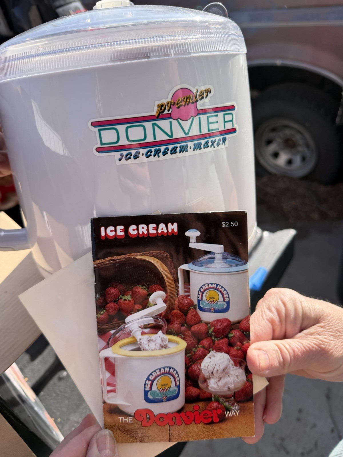 Donvier Manual Hand-Crank 1-Quart Ice Cream Maker – White
