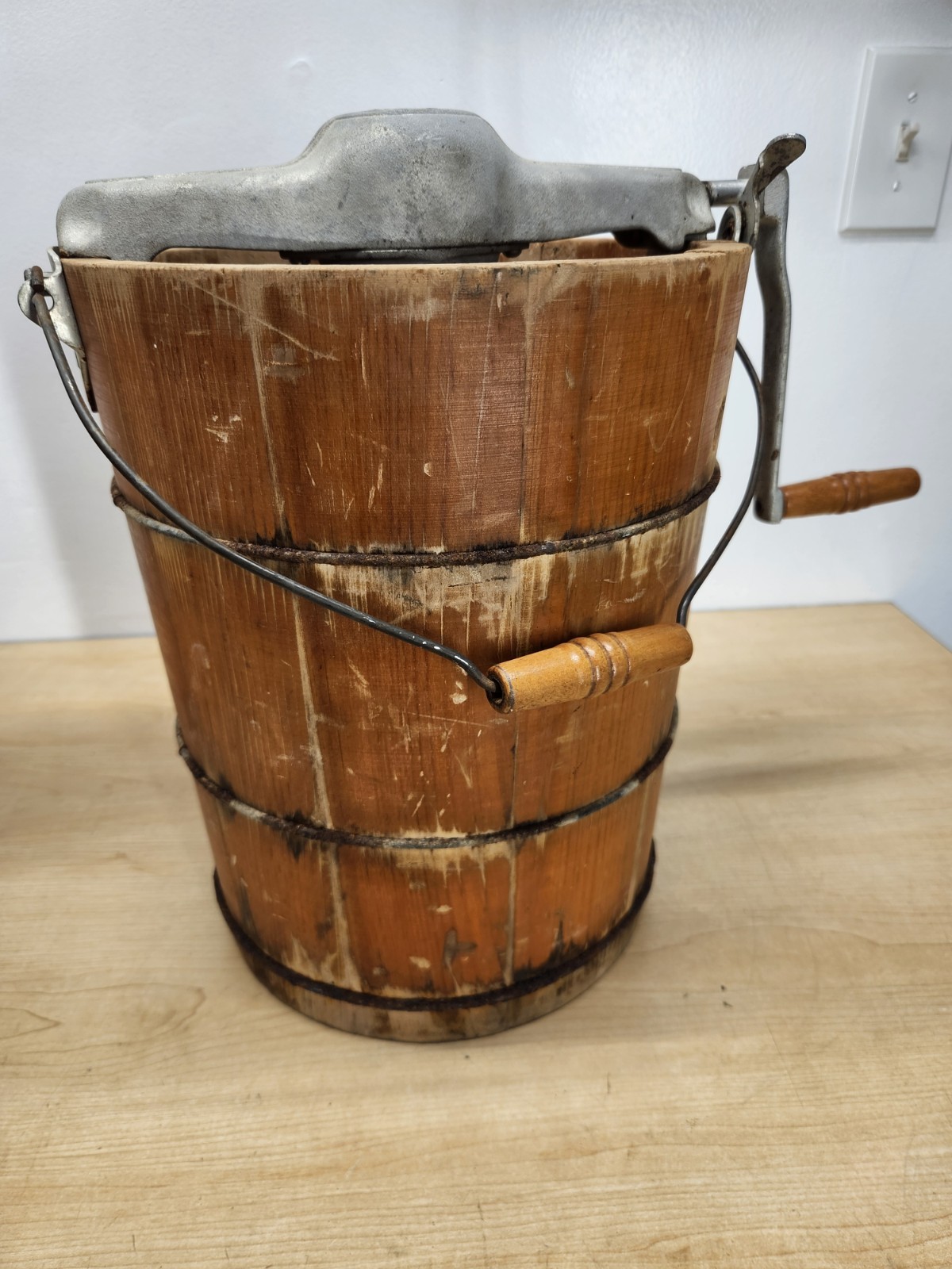 Vintage White Mountain Freezer Hand Crank Ice Cream Maker 4 Qt Rustic Primitive