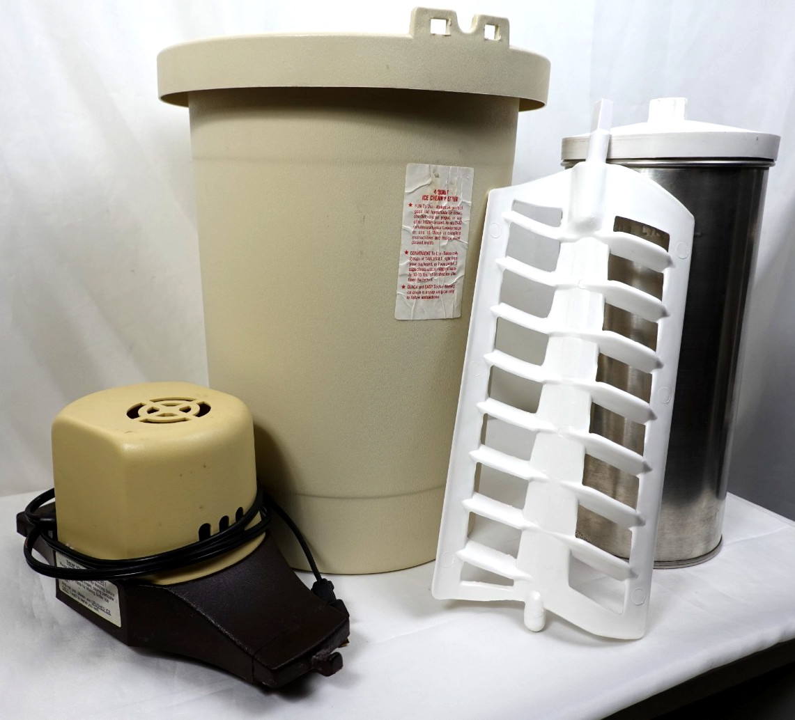 Richmond Cedar Works Elec. Model 71 Ice Cream Maker 4 Quart Working clean
