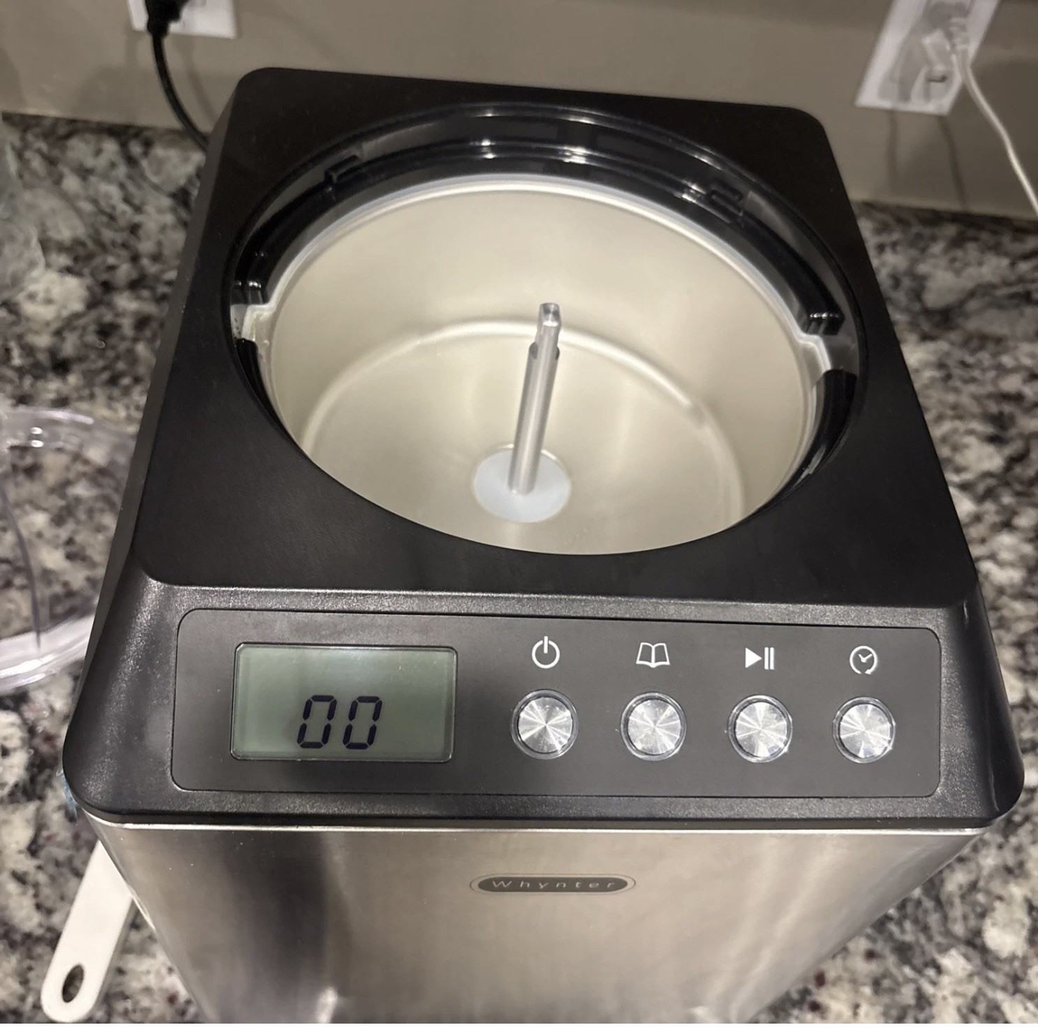 Whynter Ice Cream Maker Machine Automatic 2.1 Qt. Upright with Built-In Compr…