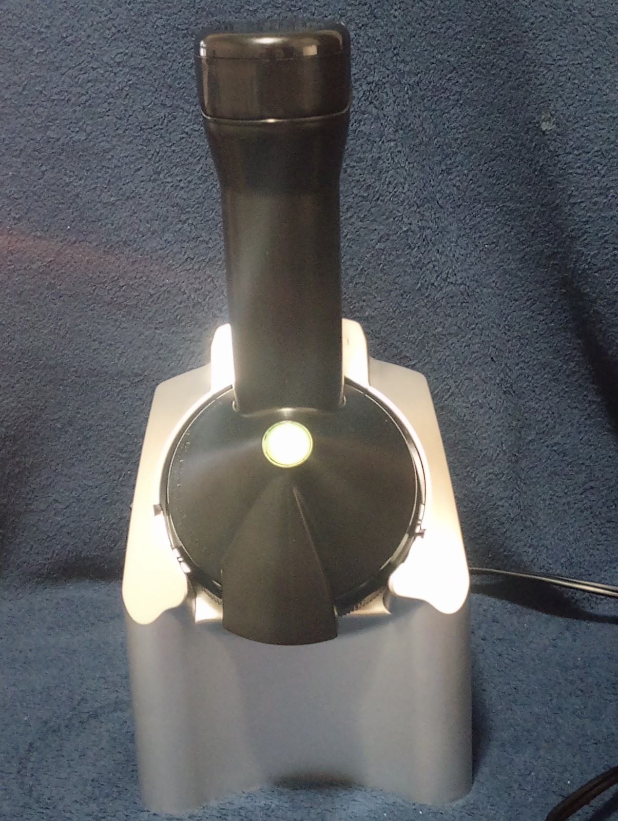 Yonanas Classic Frozen Dessert Maker Silver/Black Excellent Used Condition