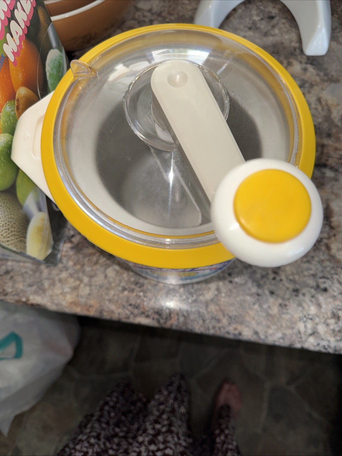 Donvier Vintage Chillfast Ice Cream Maker 1 Quart 2 Pints Yellow Rim Japan