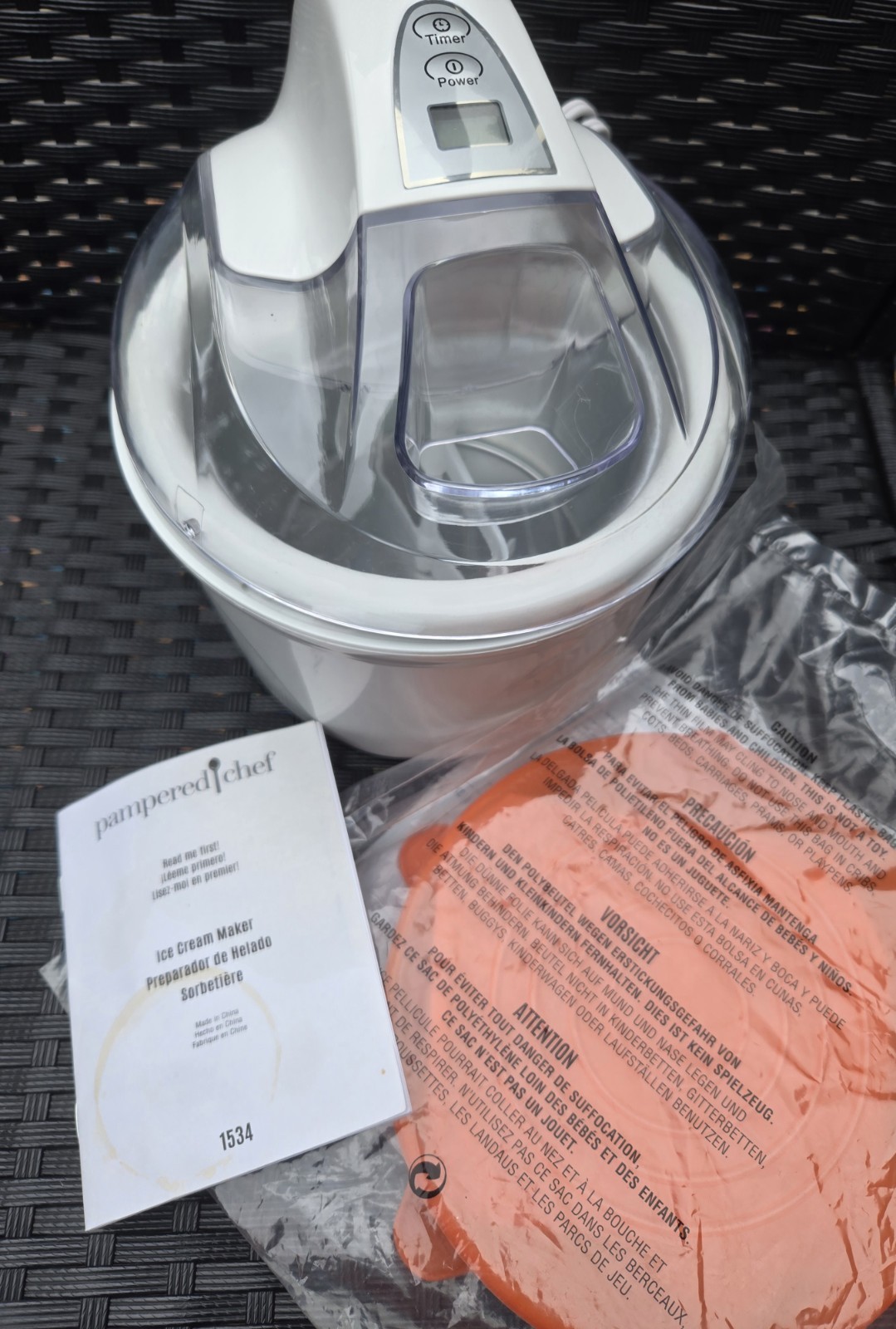 Pampered Chef 1534 Electric Ice Cream Maker 1.5 Qt Freezer Bowl Timer Display