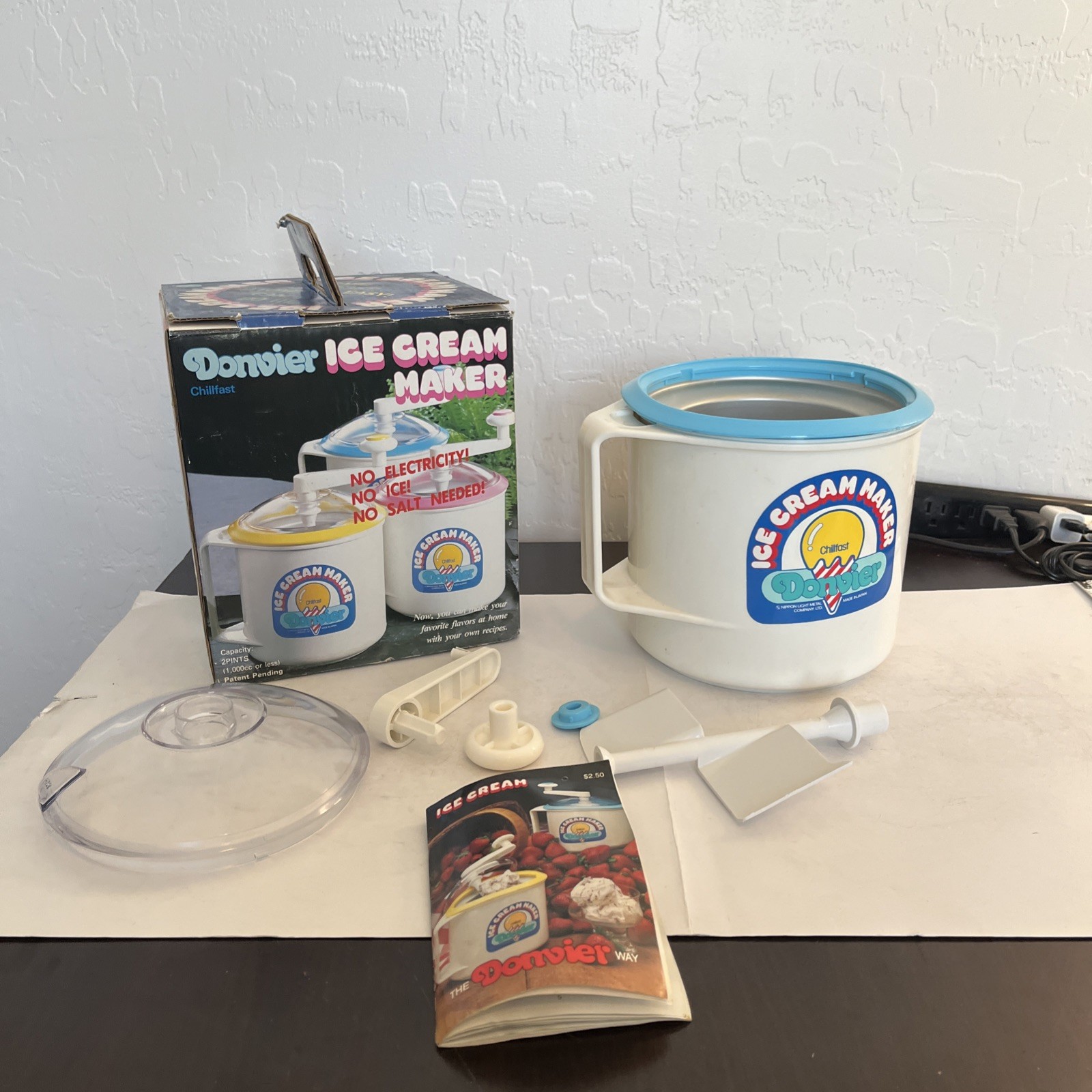 Donvier Chillfast Ice Cream Maker 1 Pint Manual Hand Crank Blue Complete