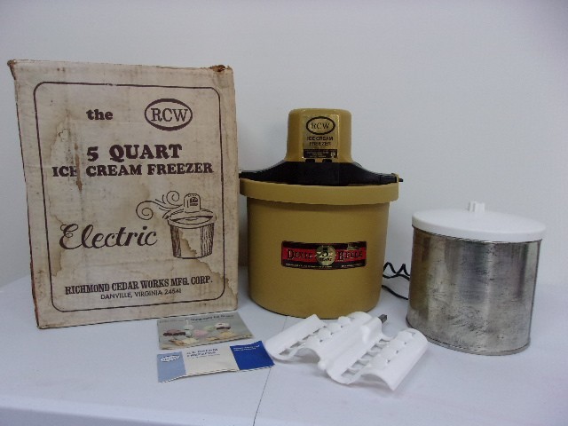 Vintage RCW 5 Quart Electric Ice Cream Freezer Maker Richmond Cedar Works
