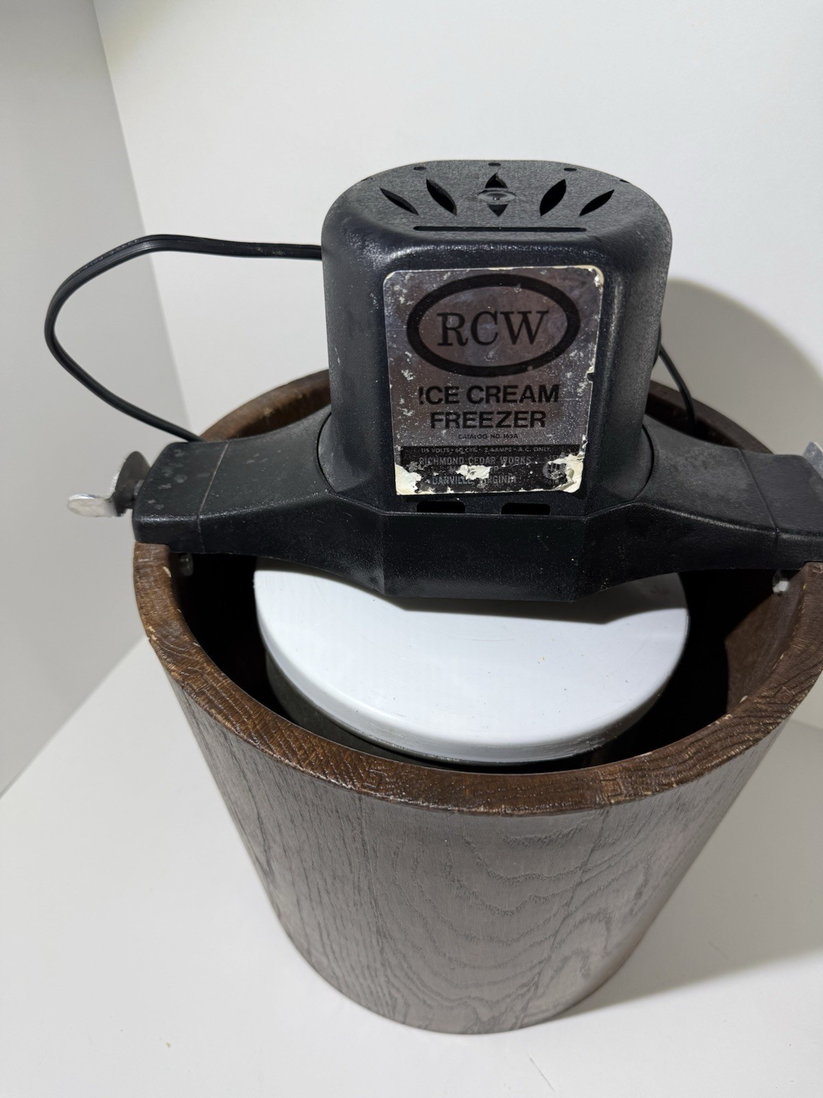 Vintage RCW Richmond Cedar Works Electric Ice Cream Freezer Wood Bucket Complete