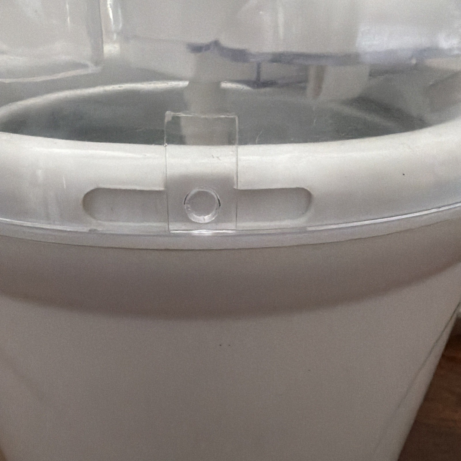 Pampered Chef Compact Electric Ice Cream Maker 1Qt Model 1534, White