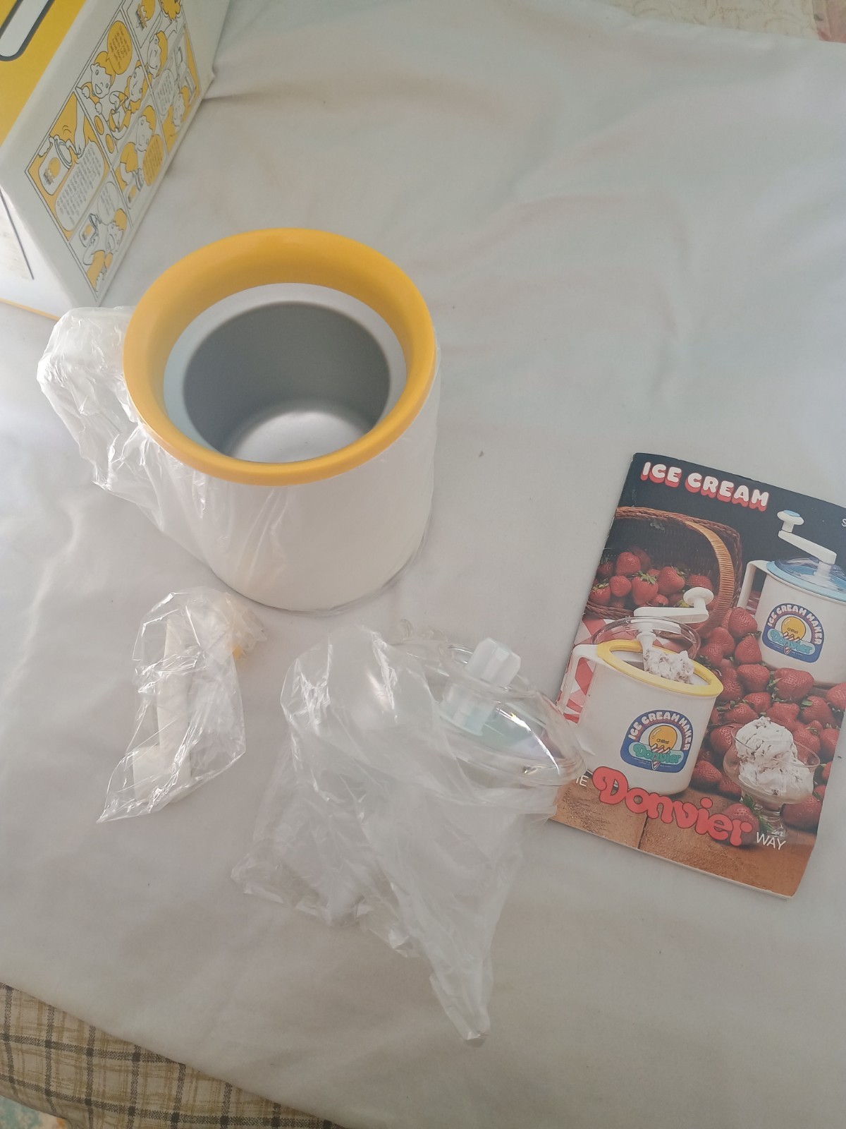 1980’s DONVIER Half-Pint Manual Hand Crank Ice Cream Maker with Recipe Guide