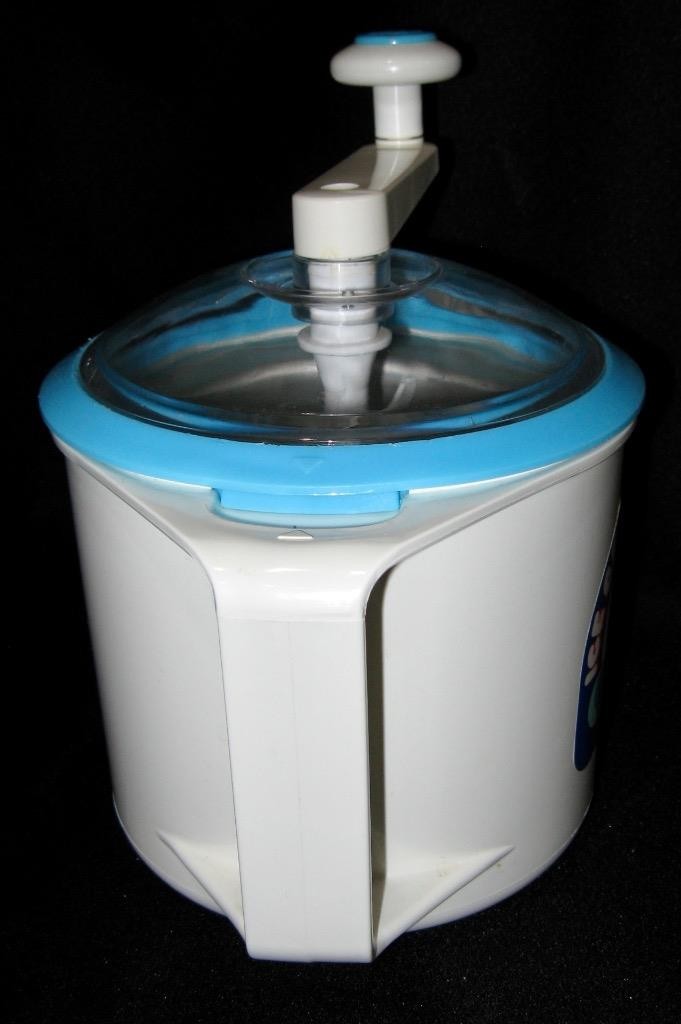 Donvier Ice Cream Maker Chillfast Blue Rim 1 Pint in Box ~ Great Condition!