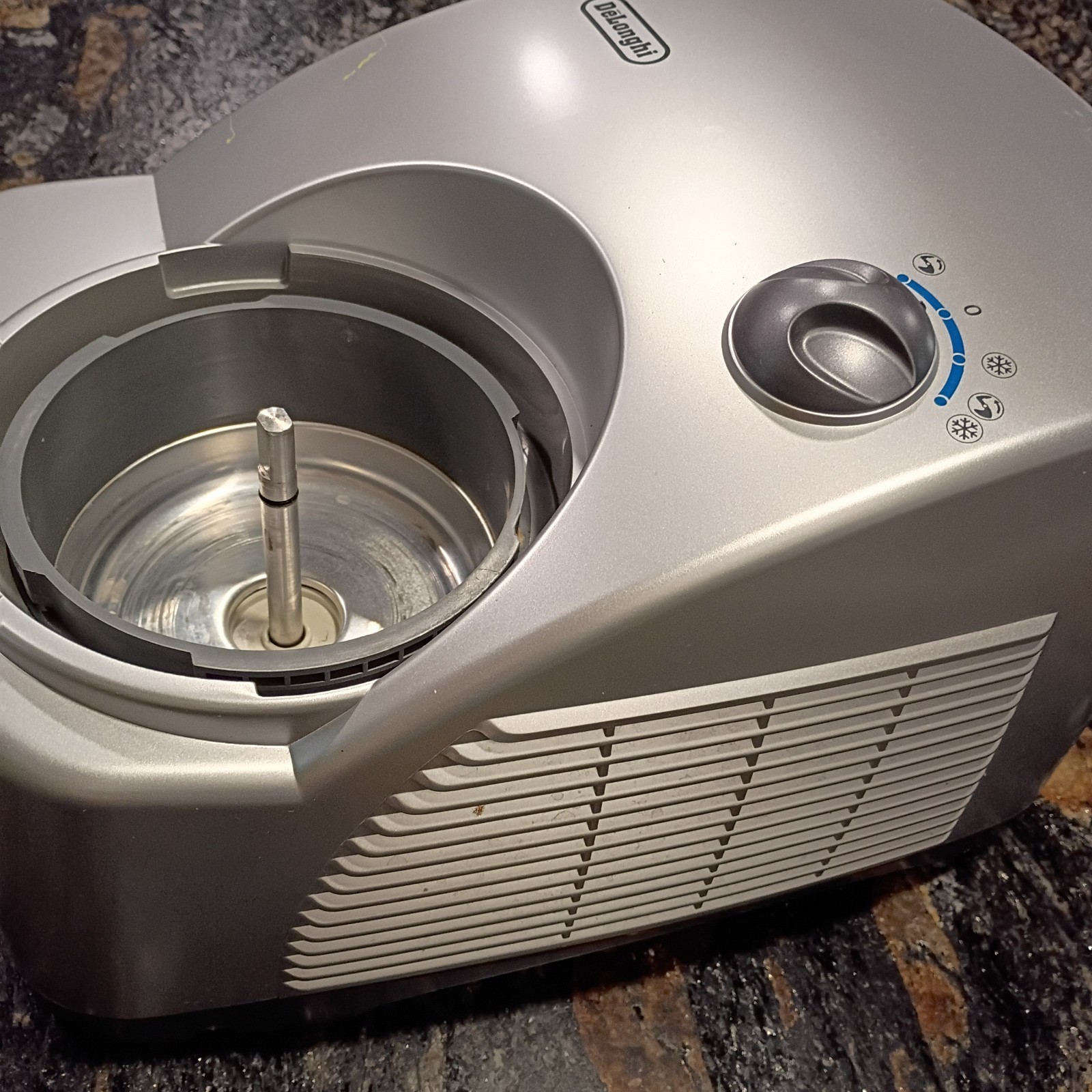 DeLonghi GM6000 Ice Cream Gelato Maker Self-Refrigerating Compressor