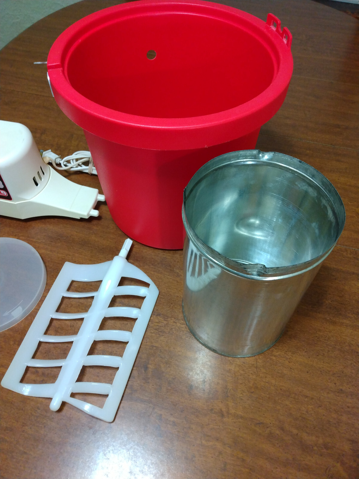VTG Rival Red Ice Cream Maker 4 Qt Electric Yogurt Freezer 8401 USA