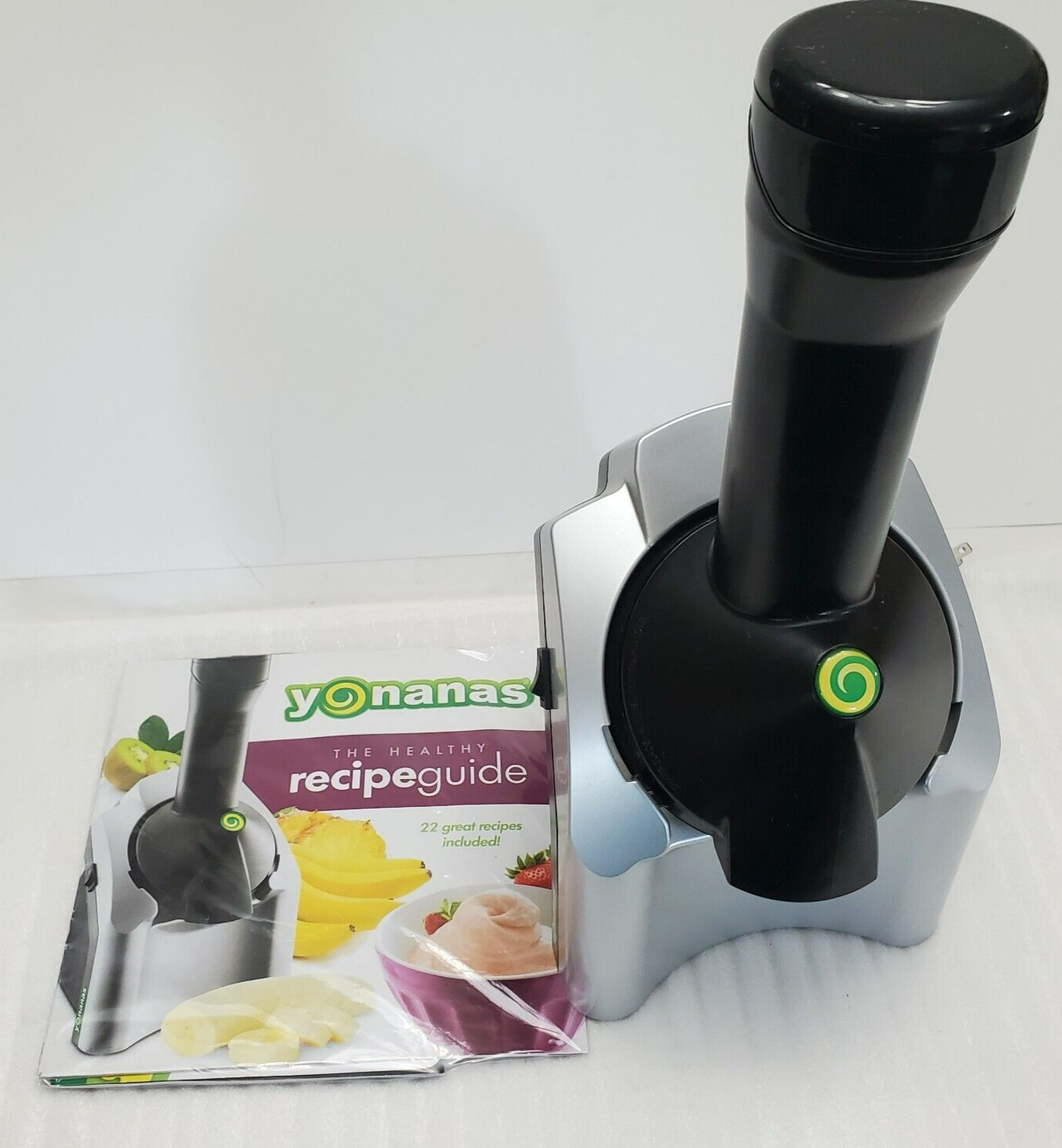 Yonanas Deluxe Frozen Dessert Treat Maker Black Silver Model 901 TESTED No Box