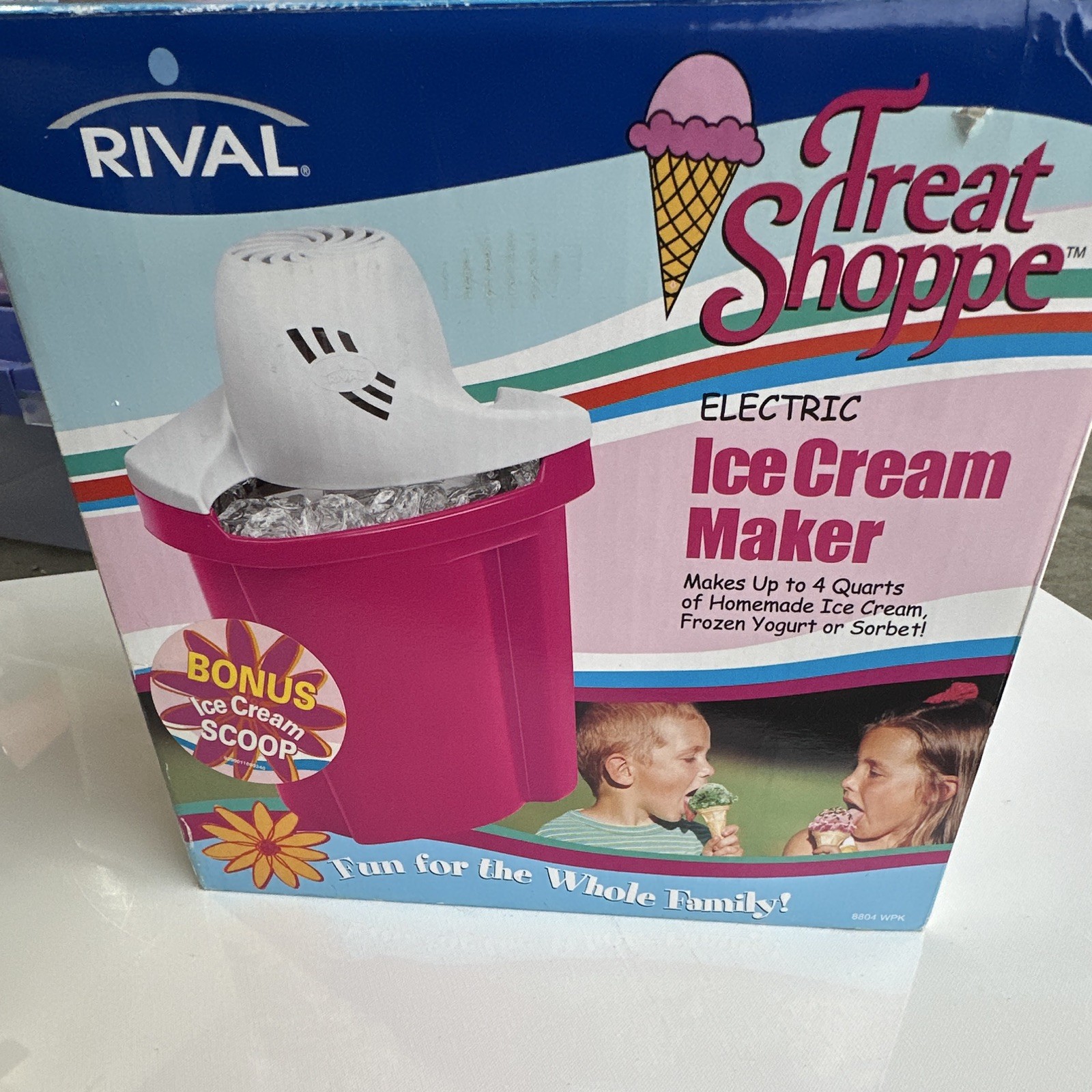 Rival Treat Shoppe 8804WPK 4 Qt Electric Ice Cream Maker Pink/White w/ Scoop