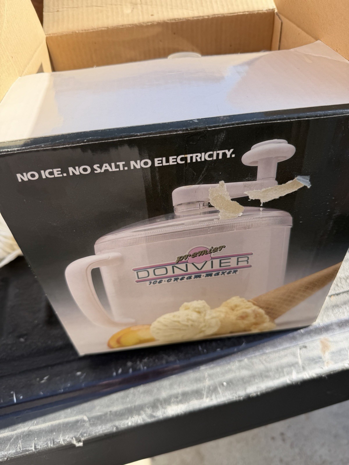Donvier Manual Hand-Crank 1-Quart Ice Cream Maker – White