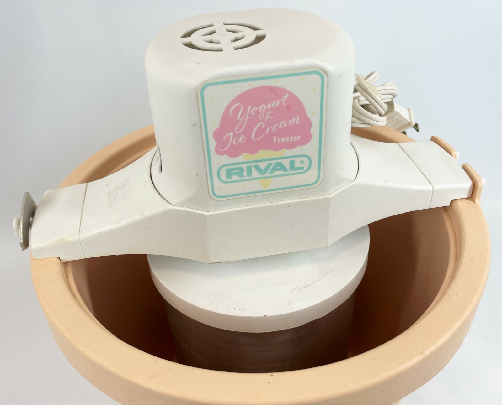Vintage RIVAL 8401/1 Peach Plastic Electric Ice Cream Yogurt Freezer 4qt Maker