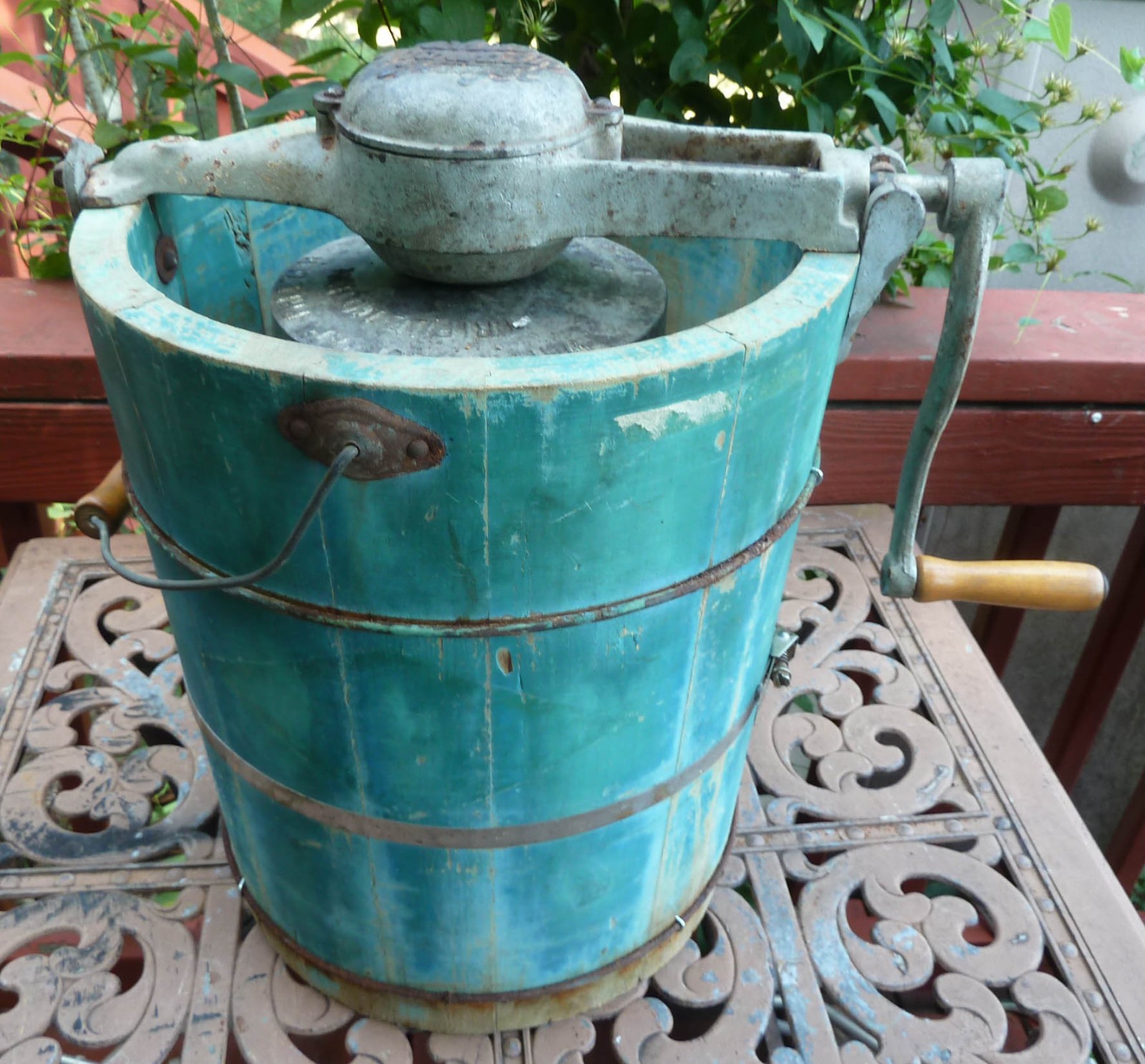 Vintage Ice Cream Freezer by White Mountain Model 1923 Hand Crank 6 Qt
