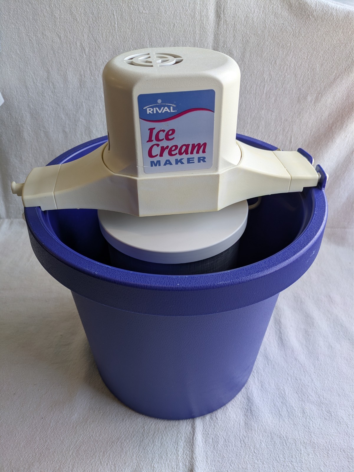 Rival 4 Quart Electric Ice Cream and Yogurt Freezer model 8401 Vintage Working